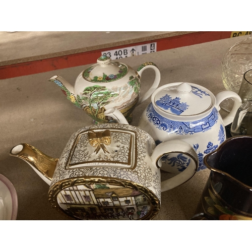 1160 - A COLLECTION OF VINTAGE TEAPOTS TO INCLUDE SADLER, ETC