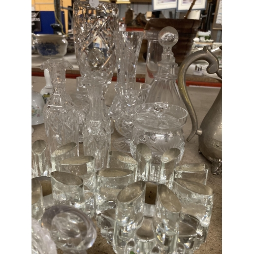 1167 - A QUANTITY OF GLASSWARE TO INCLUDE VASES, OIL BOTTLES, BOWLS, ETC