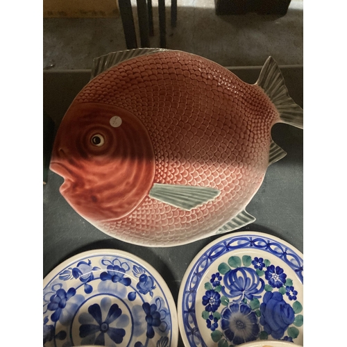 1177 - A QUANTITY OF VINTAGE PLATES TO INCLUDE A LARGE FISH PLATTER, ETC