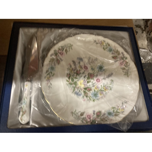 1185 - TWO BOXED AYNSLEY 'WILD TUDOR PLATES WITH KNIVES