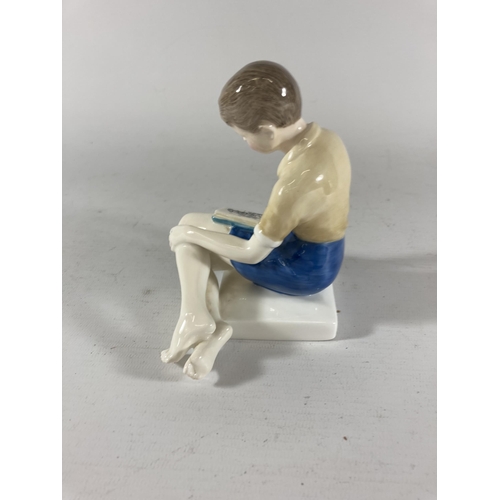 782 - A ROYAL DOULTON FIGURINE 