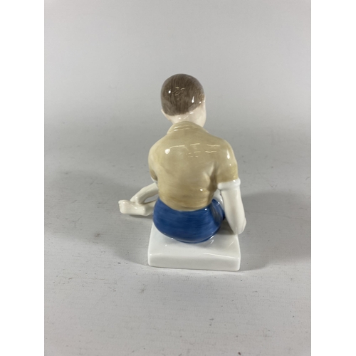 782 - A ROYAL DOULTON FIGURINE 