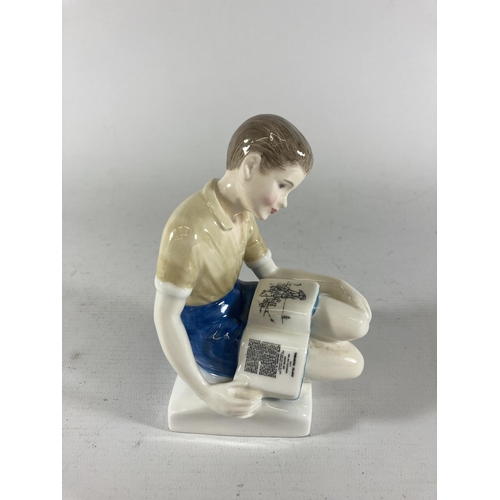 782 - A ROYAL DOULTON FIGURINE 