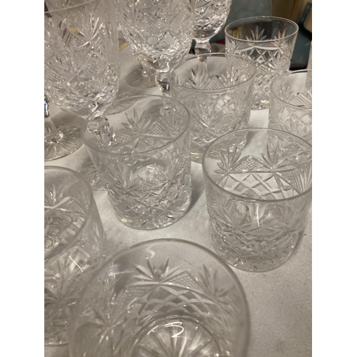 963 - A QUANTITY OF CUT GLASSES TO INCLUDE WINE AND TUMBLERS