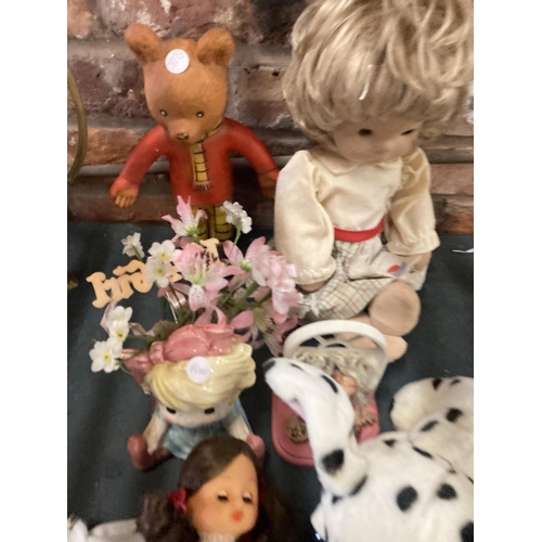 972 - A QUANTITY OF CUDDLY TOYS, ETC TO INCLUDE A VINTAGE RUPERT BEAR, DOLLS, ETC