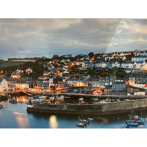 974 - A LARGE CANVAS PRINT OF A HARBOUR SCENE 122CM X 54CM