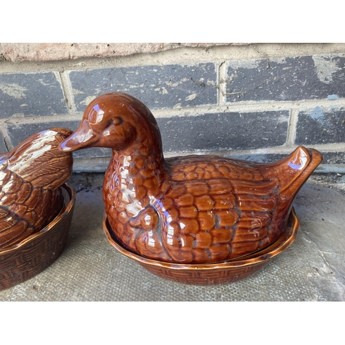 984 - A HEN AND A DUCK EGG CROCK IN TREACLE GLAZE