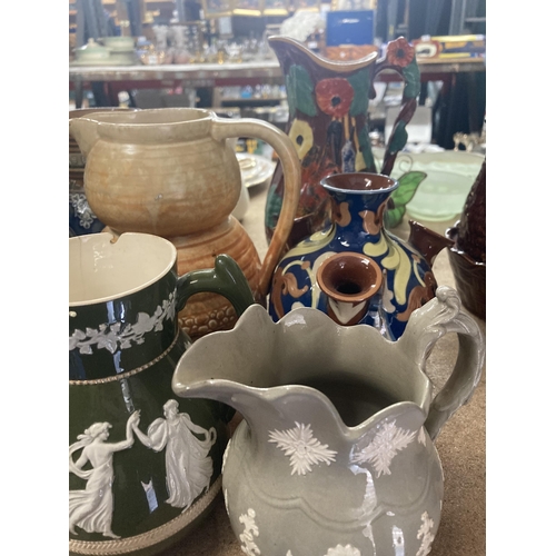 985 - A COLLECTION OF VINTAGE JUGS TO INCLUDE MINTON, A LATE 19TH CENTURY DOULTON LAMBETH COMMEMORATIVE JU... 