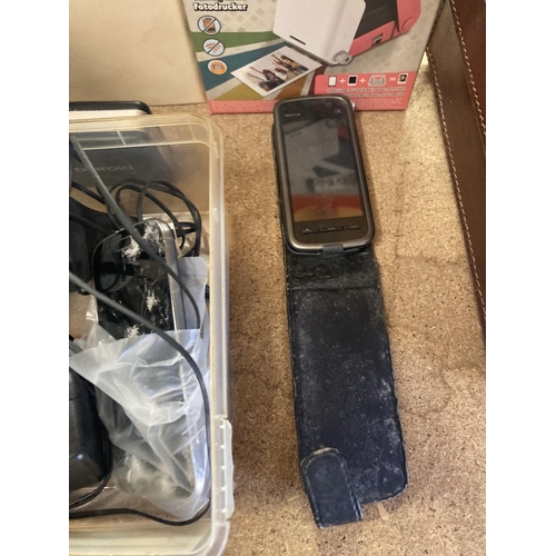 987 - TWO VINTAGE MOBILE PHONES WITH CHARGERS, A TOMY SMARTPHONE PICTURE PRINTER AND A POLAROID POGO INSTA... 