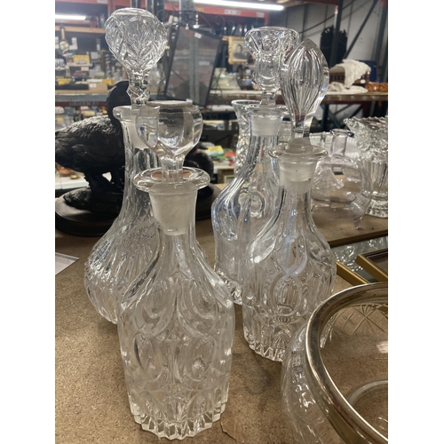 991 - A QUANTITY OF GLASSWARE TO INCLUDE DECANTERS, BOWLS AND A SCENT BOTTLE