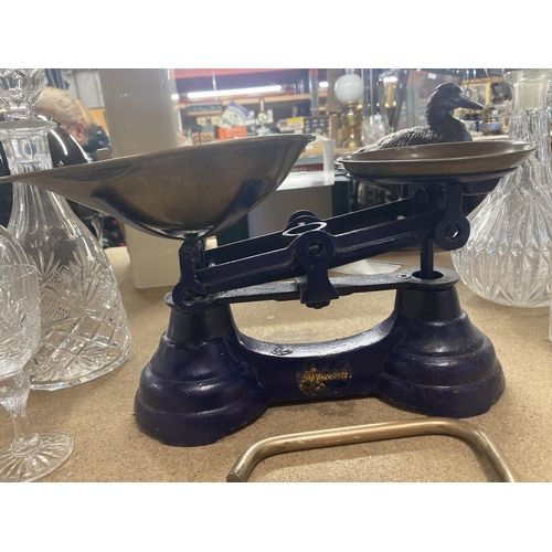 992 - A VINTAGE SET OF SCALES WITH BRASS PANS AND WEIGHTS