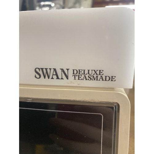 996 - A VINTAGE SWAN DELUXE TEASMADE