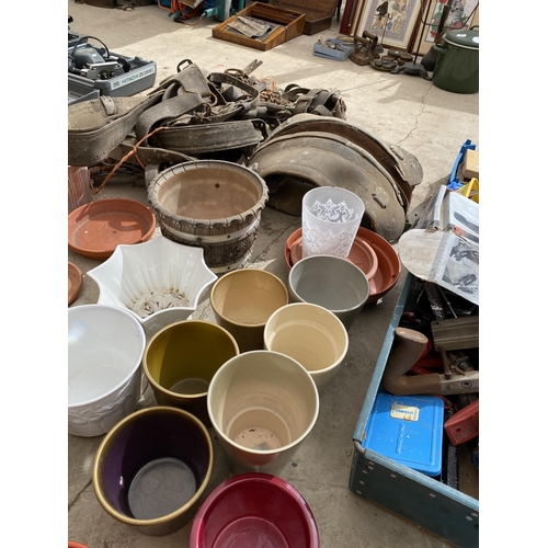 1603 - A LARGE ASSORTMENT OF CERAMIC PLANT POTS