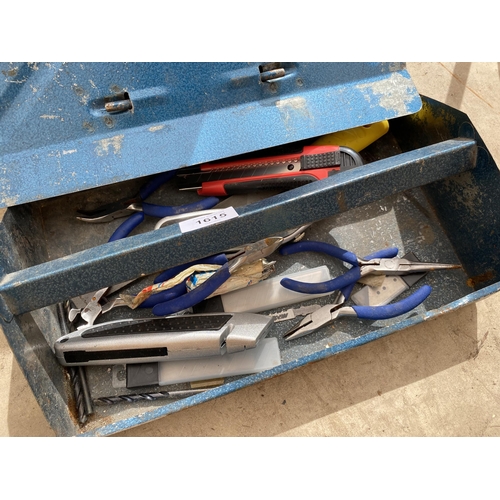 1615 - A METAL TOOL BOX CONTAINING AN ASSORTMENT OF TOOLS TO INCLUDE DRILL BITS AND SCREW DRIVERS ETC