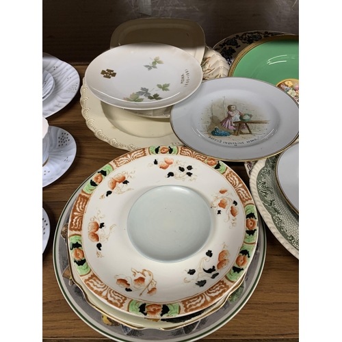 1235 - A VERY LARGE QUANTITY OF COLLECTOR'S PLATES TO INCLUDE ROYAL DOULTON COTTAGE PLATES, WEDGWOOD CAULDR... 