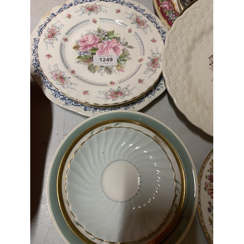 1249 - A QUANTITY OF CERAMIC PLATES TO INCLUDE ROYAL ALBERT AND BORDER FINE ARTS CABINET PLATES, W. & E. CO... 