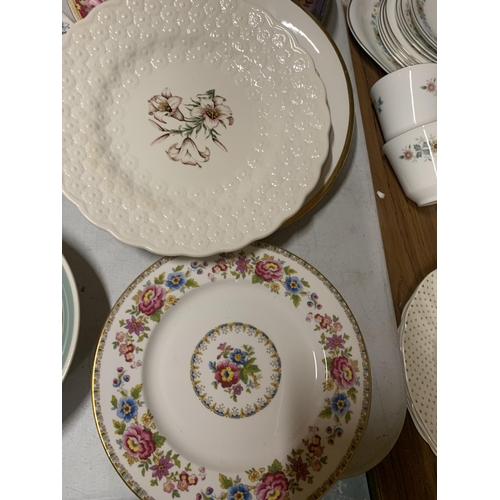 1249 - A QUANTITY OF CERAMIC PLATES TO INCLUDE ROYAL ALBERT AND BORDER FINE ARTS CABINET PLATES, W. & E. CO... 