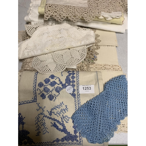 1253 - A QUANTITY OF LACE AND LINEN