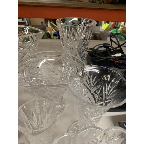 1269 - A QUANTITY OF GLASS VASES