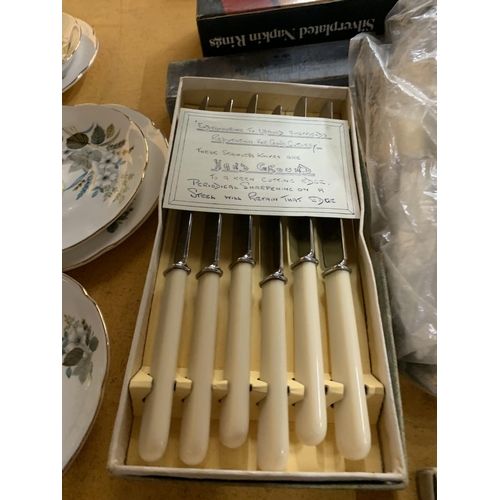 1298 - A QUANTITY OF CUTLERY TO INCLUDE LARGE VINTAGE KNIFE AND FORK ALONG WITH EPNS SPOONS ETC ALL BOXED