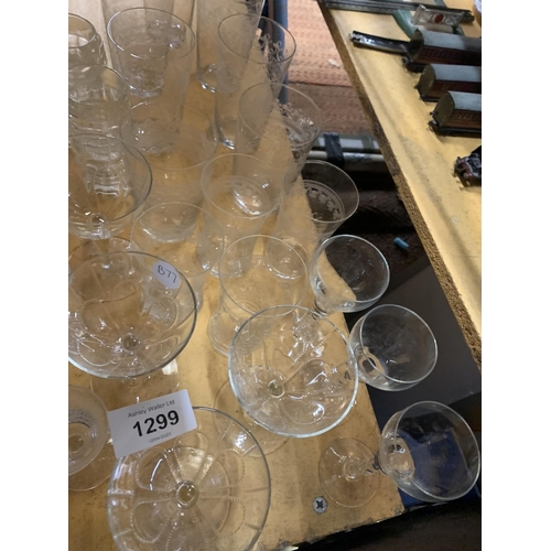 1299 - A QUANTITY OF GLASSWARE TO INCLUDE TWO LIQOUR GLASSES, FOUR SMALL AND SEVEN TALL TUMBLERS