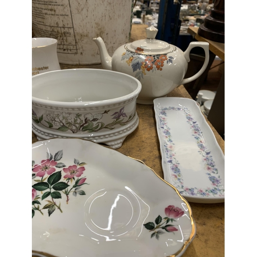 1303 - A QUANTITY OF CERAMICS TO INCLUDE A TEAPOT, AYNSLEY CUP AND SAUCER, PLATES ETC