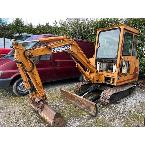 178 - A NISSAN 2.7 TONNE MINI DIGGER STARTS RUNS & DIGS NO VAT WHILST ALL DESCRIPTIONS ARE GIVEN IN GOOD F... 