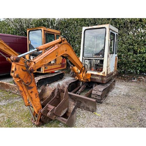 179 - A 1990 NISSAN N230 DIGGER NO VAT THE VENDOR STATES THE HYDRAULICS ARE A LITTLE SLOW WHILST ALL DESCR... 