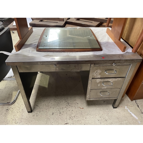 3863 - AN INDUSTRIAL METAL DESK WITH THREE DRAWERS