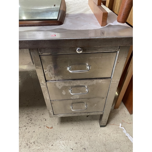 3863 - AN INDUSTRIAL METAL DESK WITH THREE DRAWERS