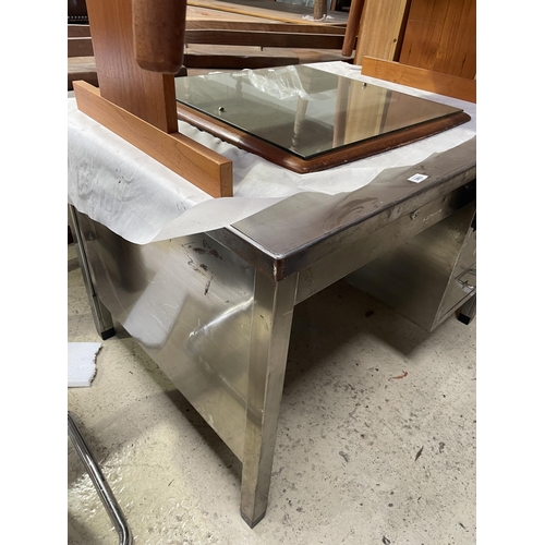 3863 - AN INDUSTRIAL METAL DESK WITH THREE DRAWERS