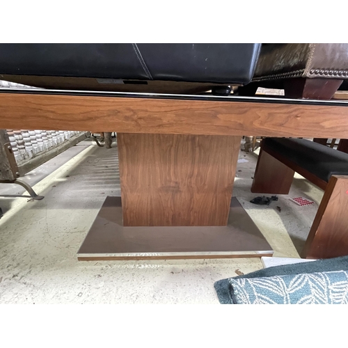 3867 - A RETRO WALNUT EFFECT DINING TABLE