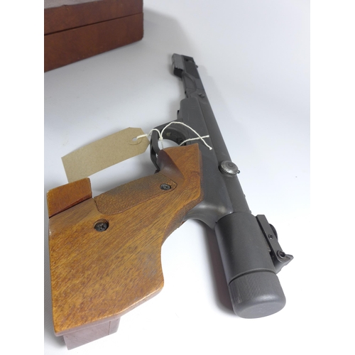 382 - A BOXED ORIGINAL .177 CALBIRE TARGET PISTOL, 18CM BARREL, LENGTH 45CM, SERIAL NO.07425, TIN OF PELLE... 