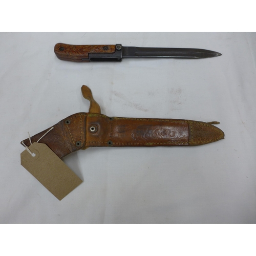 421 - A MID 20TH CENTURY CZECH V258 BAYONET AND SCABBARD, 17CM BLADE