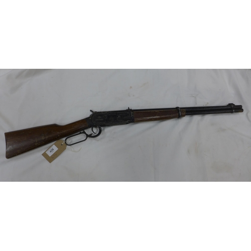 426 - A REPLICA WINCHESTER CAP GUN, LENGTH 86CM