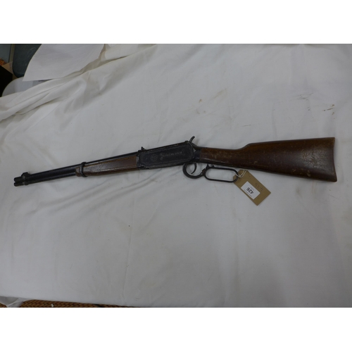 426 - A REPLICA WINCHESTER CAP GUN, LENGTH 86CM