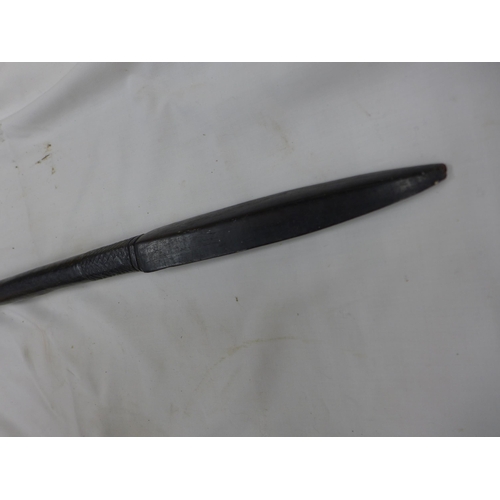 432 - AN AFRICAN HARDWOOD CEREMONIAL SPEAR, LENGTH 100CM