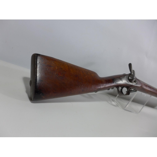 302 - A FRENCH MID 19TH CENTURY ST ETIENNE PERCUSSION CAP SMOOTH BORE CARBINE, 60CM BARREL, LENGTH 101CM