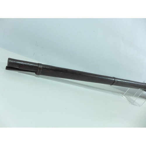 304 - AN ANTIQUE MATCHLOCK MUSKET, 85CM BARREL, LENGTH 138CM