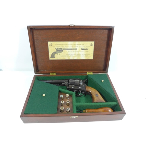 312 - A CASED BLANK FIRING COLT SINGLE ACTION ARMY REVOLVER, 13.5CM BARREL, LENGTH 28CM, COMPLETE WITH BLA... 