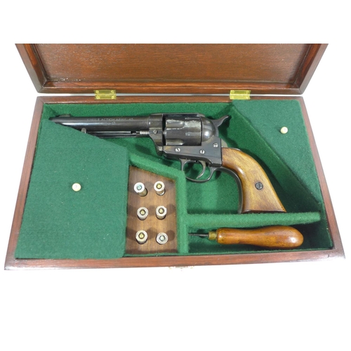 312 - A CASED BLANK FIRING COLT SINGLE ACTION ARMY REVOLVER, 13.5CM BARREL, LENGTH 28CM, COMPLETE WITH BLA... 