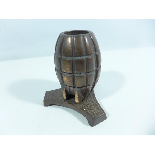 323 - A SPILL VASE GRENADE, HEIGHT 9.5CM