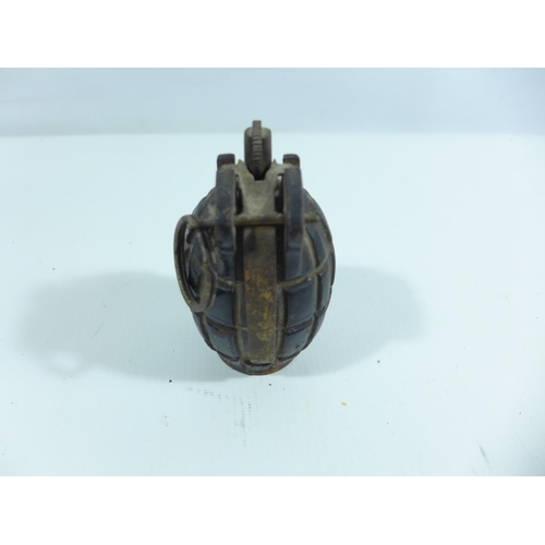 324 - A WORLD WAR II PERIOD GRENADE MADE INTO A LIGHTER, HEIGHT 10CM