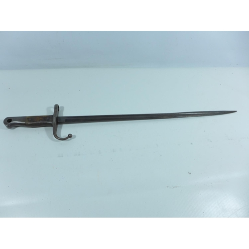 337 - A TURKISH/OTTOMAN EMPIRE 1903 PATTERN BAYONET, 52CM BLADE, LENGTH 64.5CM