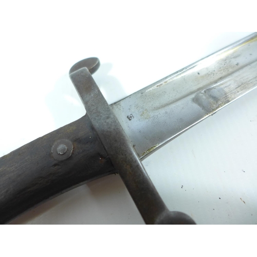 338 - A PORTUGESE 1885 BAYONET AND SCABBARD, 47CM BLADE, LENGTH 61.5CM