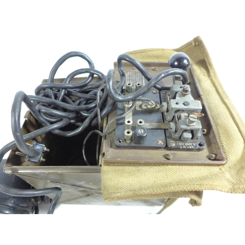 342 - A WORLD WAR II MORSE CODE AND SIGNALLING LAMP KIT