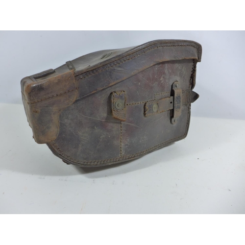 354 - A WORLD WAR I (?) MILITARY ISSUE LEATHER BOX FOR AN ARTILLERY DIAL, NO.9 MK I