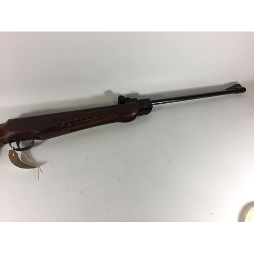 356 - A WEBLEY HAWK MK II .22 CALIBRE AIR RIFLE, 43CM BARREL, LENGTH 107CM