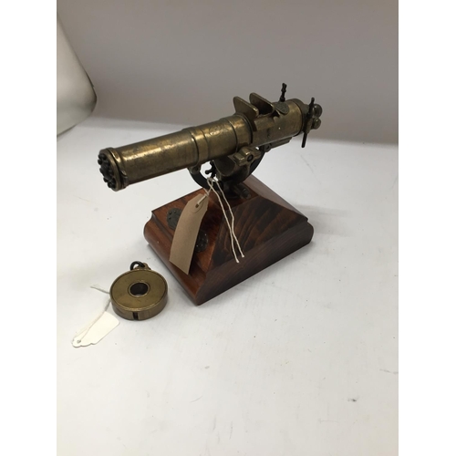 357 - A MODEL OF AN 1883 GATLING GUN, 22CM MODEL MOUNTED ON A WOODEN BASE, HEIGHT 20CM