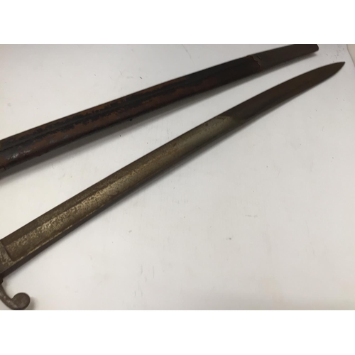 367 - A 19TH CENTURY POLICE OFFICERS SWORD AND SCABBARD, 56CM BLADE, LENGTH 71.5CM